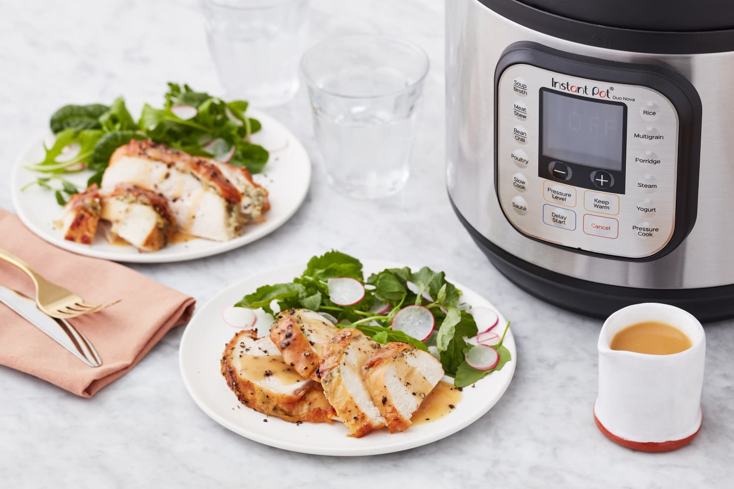 Here’s How to Make a Succulent Herbed Turkey Breast (with Gravy!) in